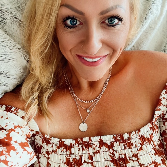 Meet your Posher, Carlie! - Picture 2 of 5